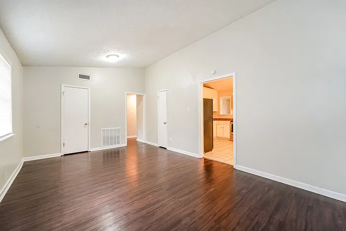3 bed, 1.5 bath, 1311 sqft, $1,595 — Photo 3