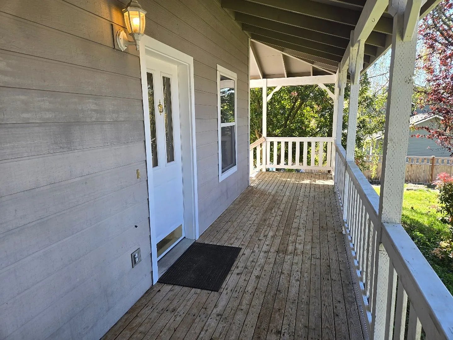 3 Bedroom Duplex in Convenient Kingston Location! — Photo 3