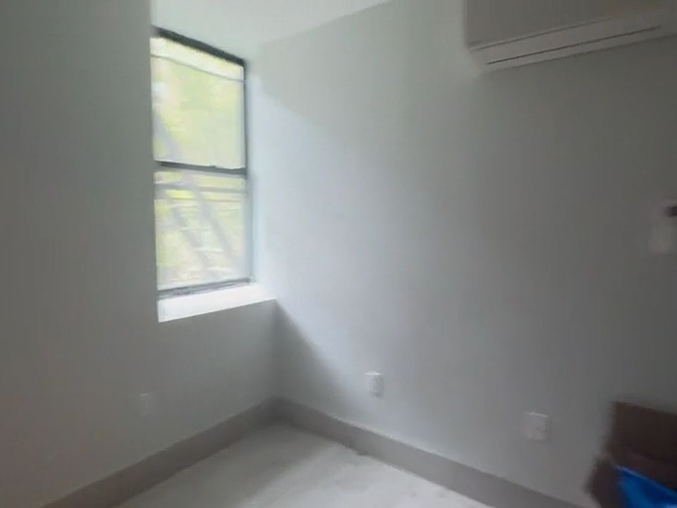 Building Photo 3