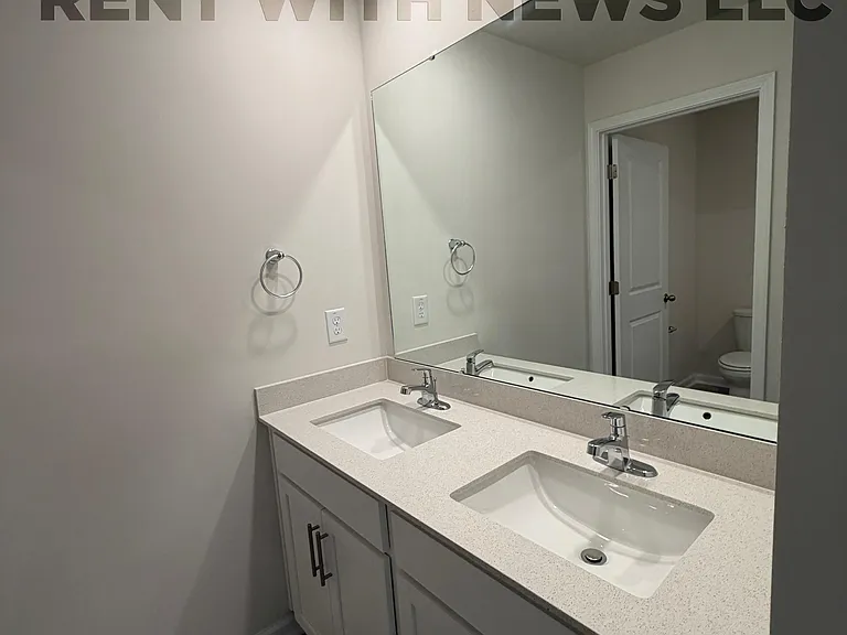 105 Brookberry Ct — Photo 35