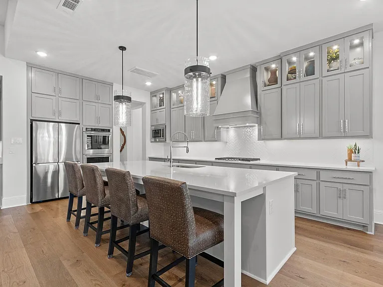 902 Falcon Hollow Ln — Photo 17