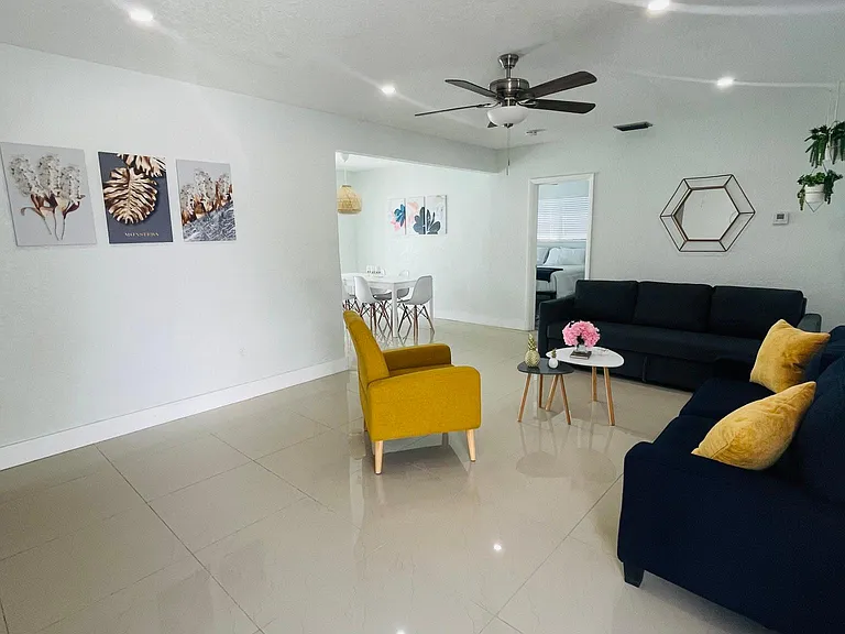 7904 Miramar Pkwy — Photo 15