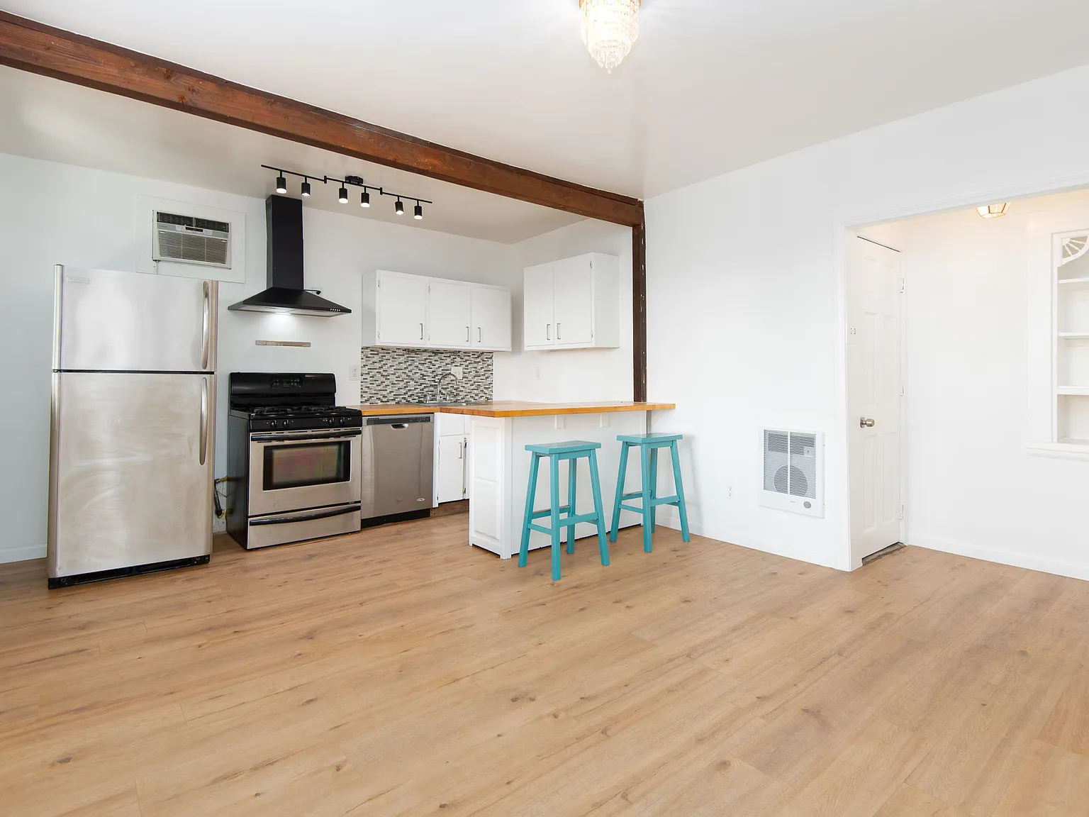 2 bed, 600 sqft, $2,600 — Photo 4