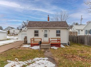2722 Garfield St, Clinton, IA 52732