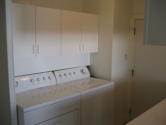 Washer/Dryer included