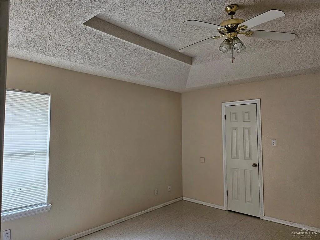 2 bed, 2.0 bath, 4480 sqft, $825 — Photo 3