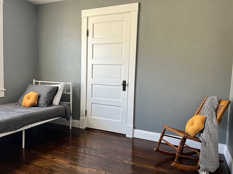 413 Florence Ave — Photo 16