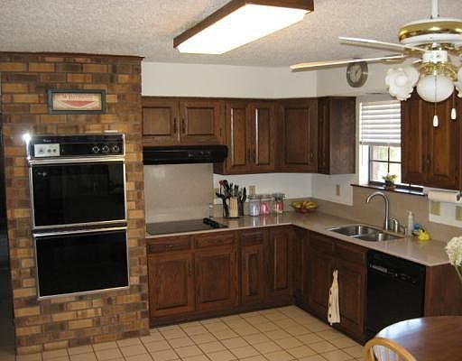 Kitchen w double oven