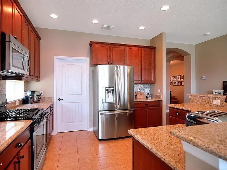 3273 Candia Dr — Photo 2