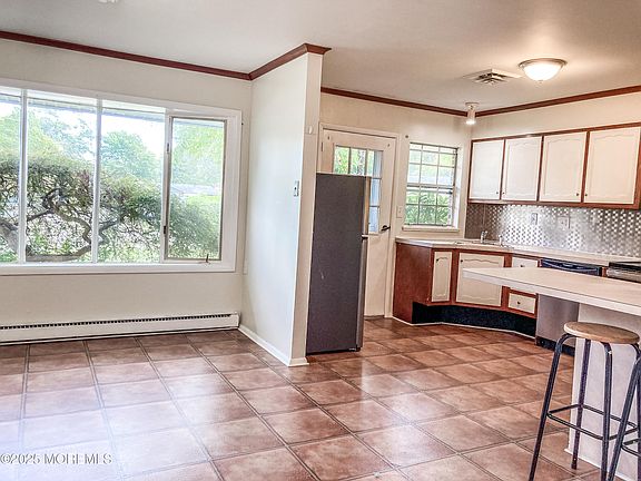 3rd image of 519B Portsmouth Dr