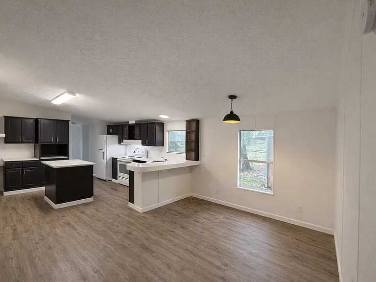 532 Grandview Bnd — Photo 3