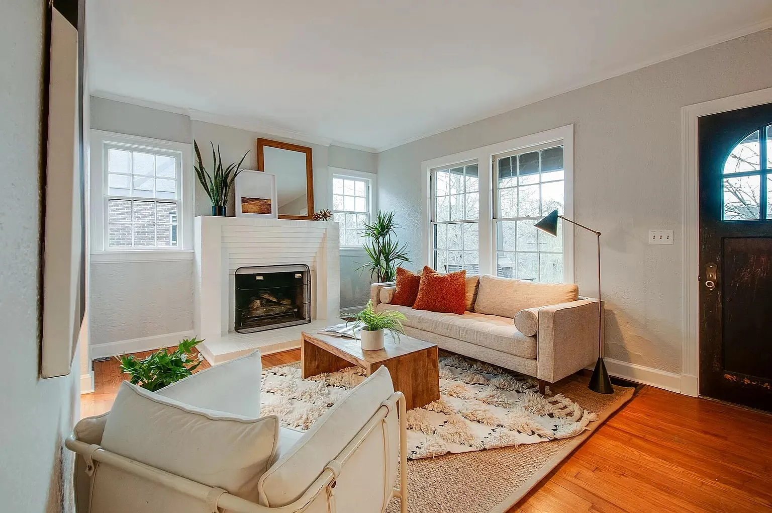 3 bed, 2160 sqft, $4,500 — Photo 3