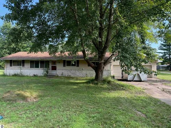 9575 E Broomfield Rd, Mount Pleasant, MI 48858