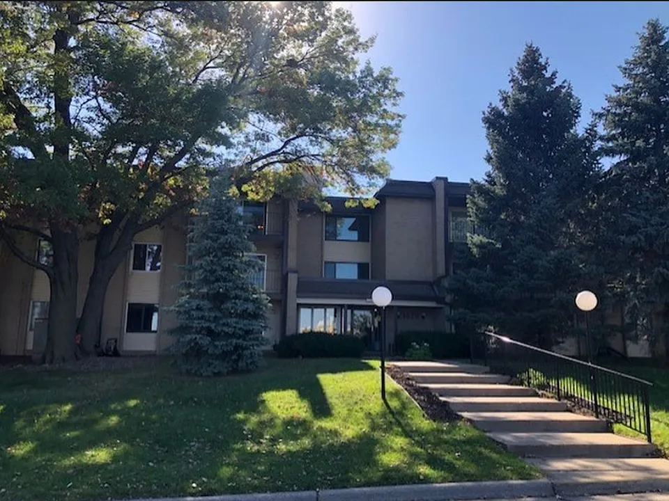 1620 Highway 36 W