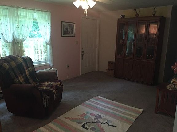 4th image of 90 N Union St