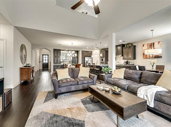 4th image of 8000 Champion Creek Dr