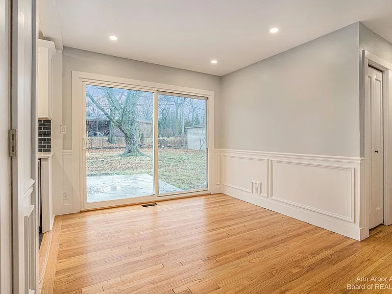 1165 Pauline Blvd — Photo 9