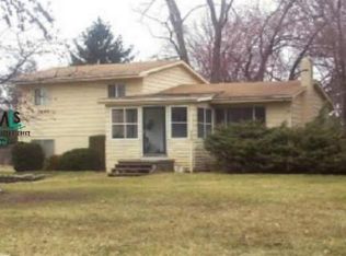 8903 Arlington St, White Lake, MI 48386