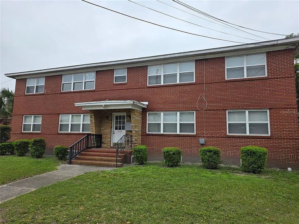2 bed, 1.0 bath, 1080 sqft, $979 — Photo 1