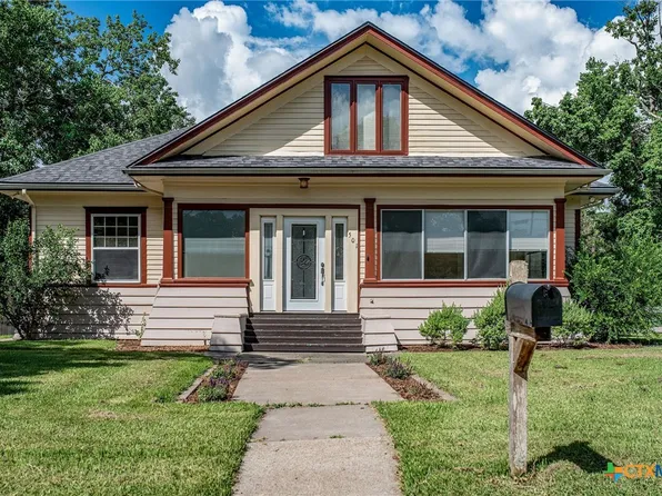 501 Robinson St, Edna, TX 77957