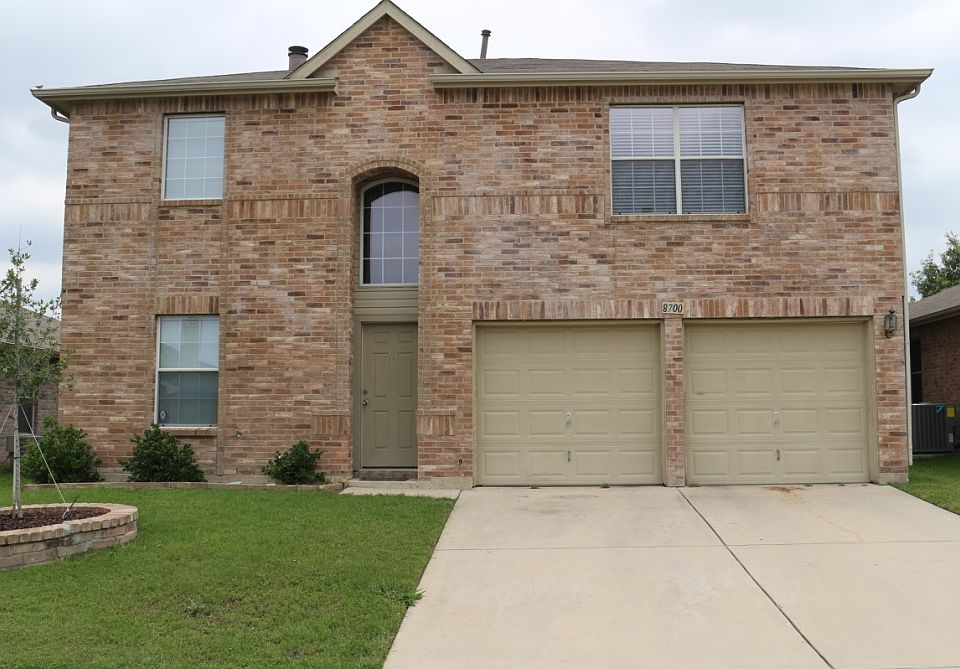 4BR 2-Story Brick Home