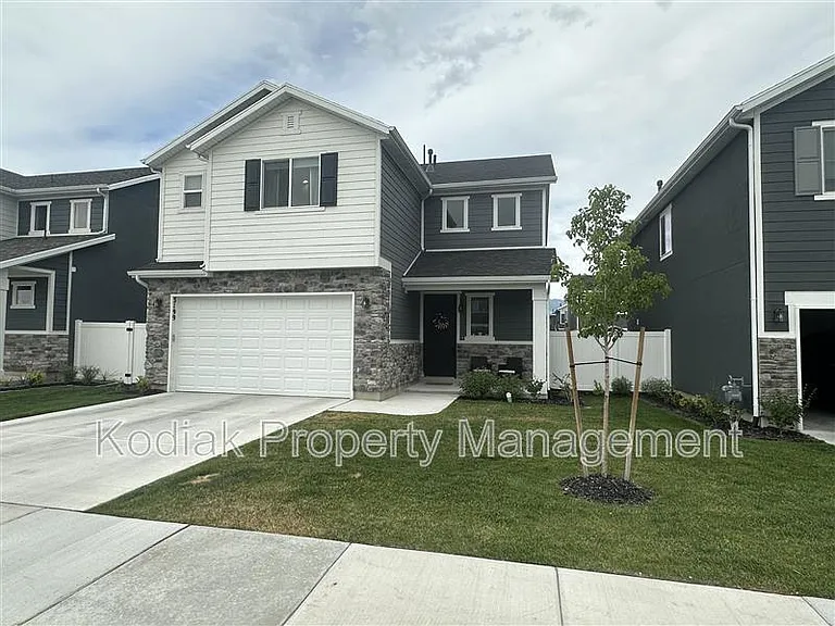 3199 S Claire Ave — Photo 1