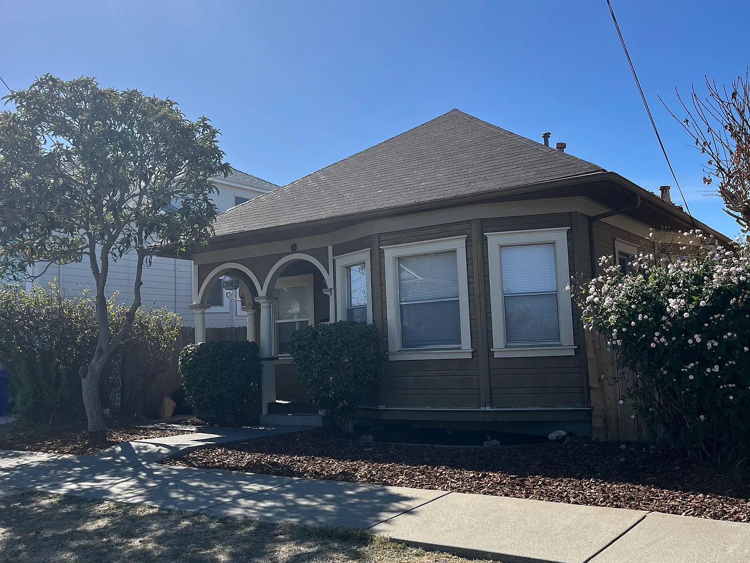 2 bed, 950 sqft, $2,700 — Photo 1