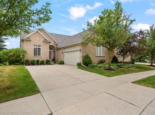 49455 N Glacier #43, Northville, MI 48168
