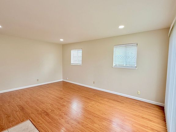 3rd image of 41652 Carmen St