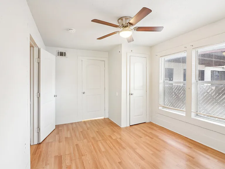 1906 Grainger St #1906 — Photo 18