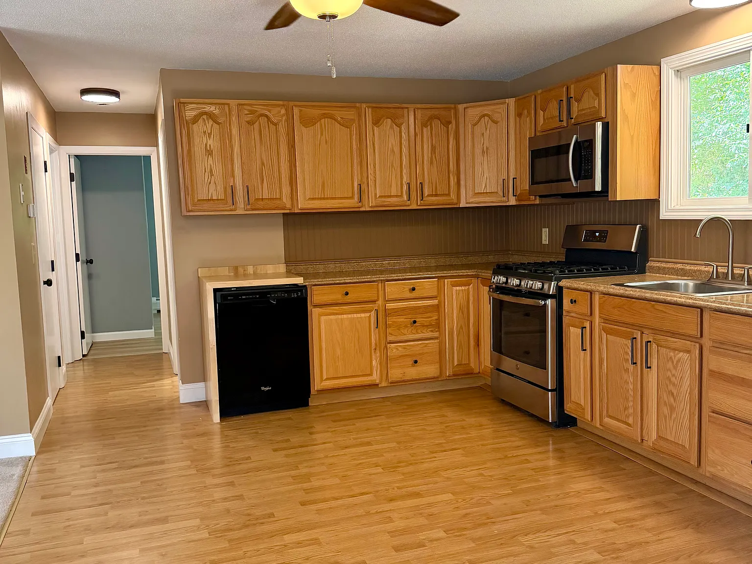 2 bed, 1.5 bath, 1000 sqft, $3,250 — Photo 3