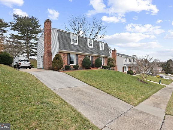 2nd image of 911 Saxon Hill Dr