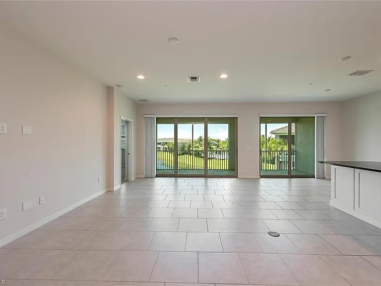 6972 Avalon Cir #1007 — Photo 4