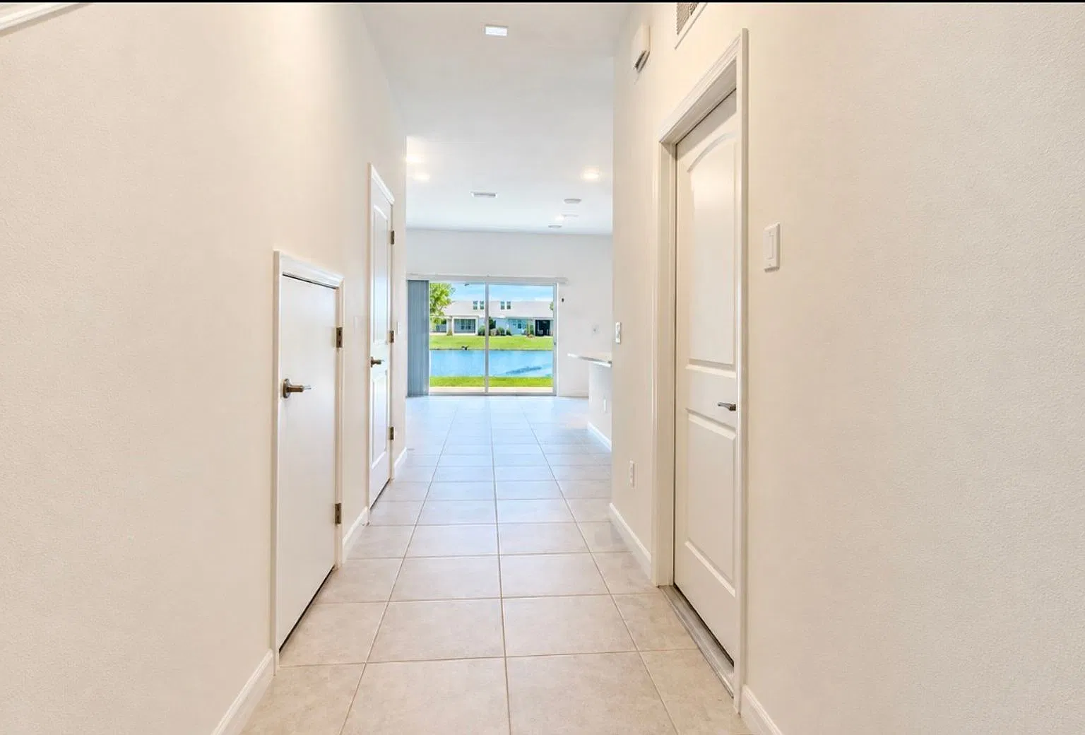 Modern 3BR, 2.5BA Townhome in Nokomis — Photo 2