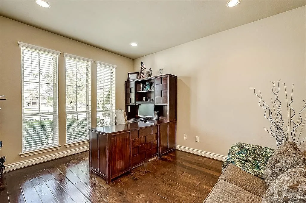 4 bed, 3.5 bath, 2930 sqft, $2,700 — Photo 4