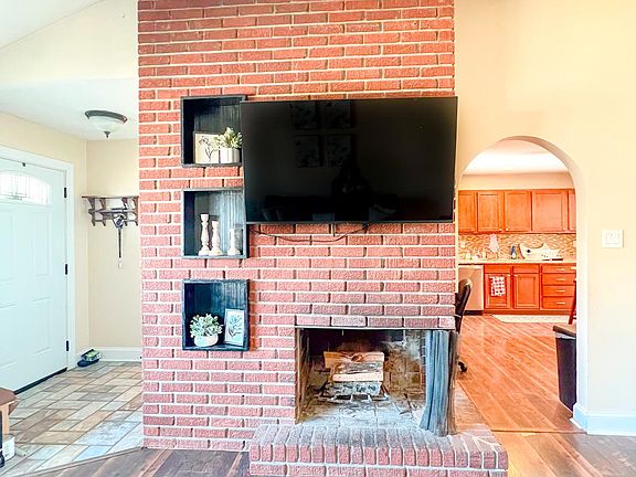 2nd image of 15 Malvina Ln