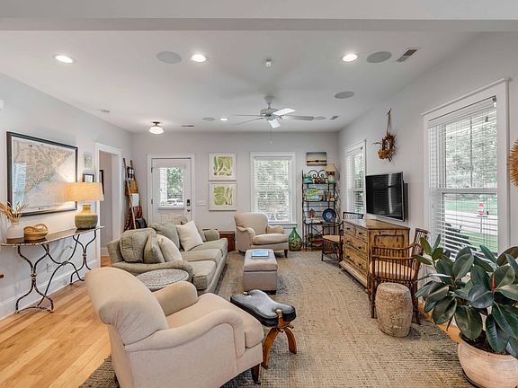 5th image of 1205 Marigold St