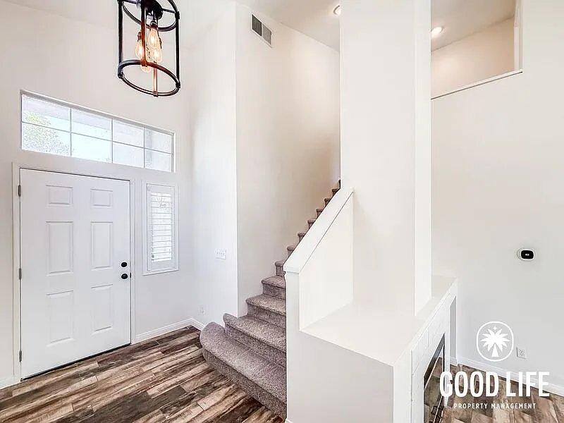 3 bed, 2.5 bath, 1357 sqft, $3,450 — Photo 4