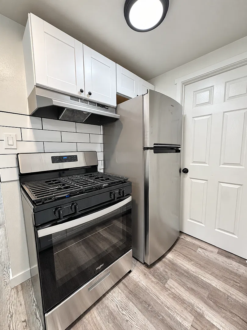 Two Months Free Updated 1 Bedroom In South Salt Lake — Photo 1