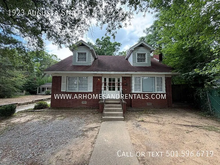 1923 Augusta St — Photo 1