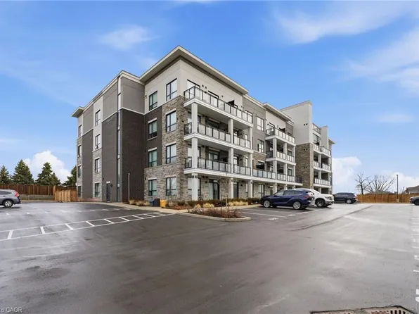 120 Springvalley Cres #203, Hamilton, ON L9C 0G2