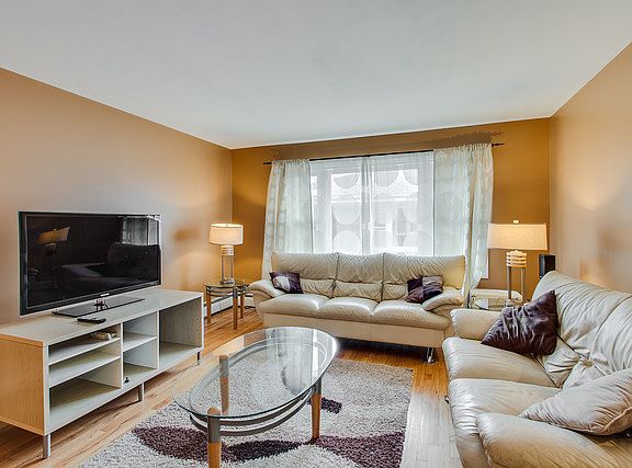 2nd image of 1105 Holiday Ln APT 11