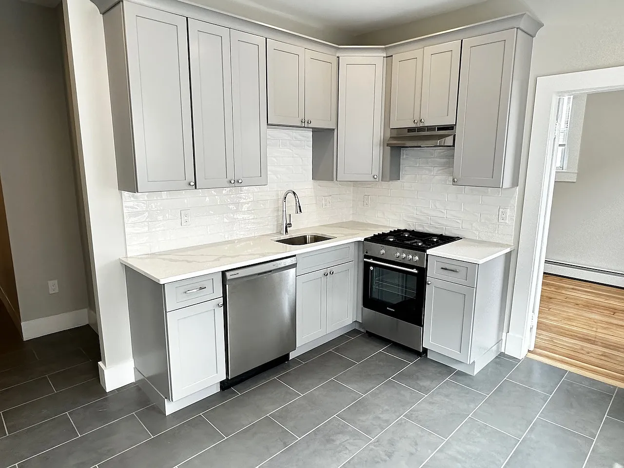 5 bed, 1775 sqft, $6,650 — Photo 3
