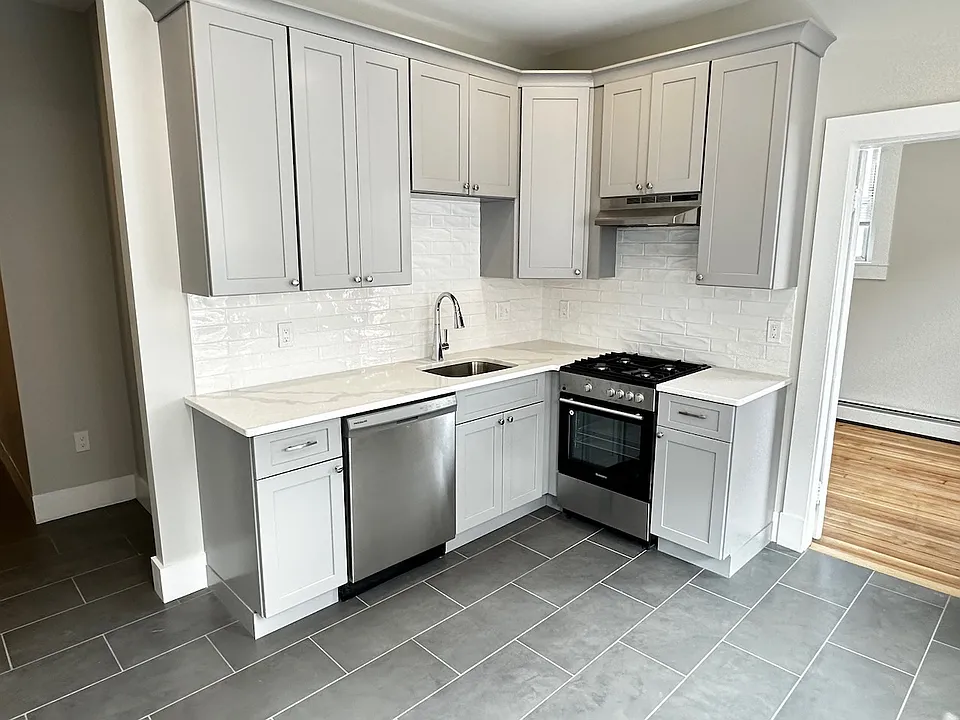 1284 Commonwealth Ave #5A