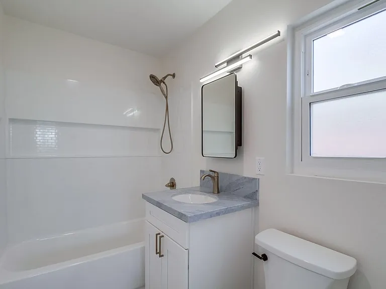 Large bathroom with beautiful finishes!