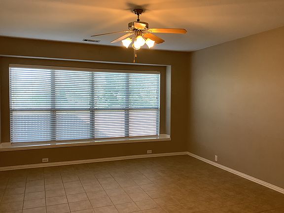 3rd image of 808 Cutting Horse Dr
