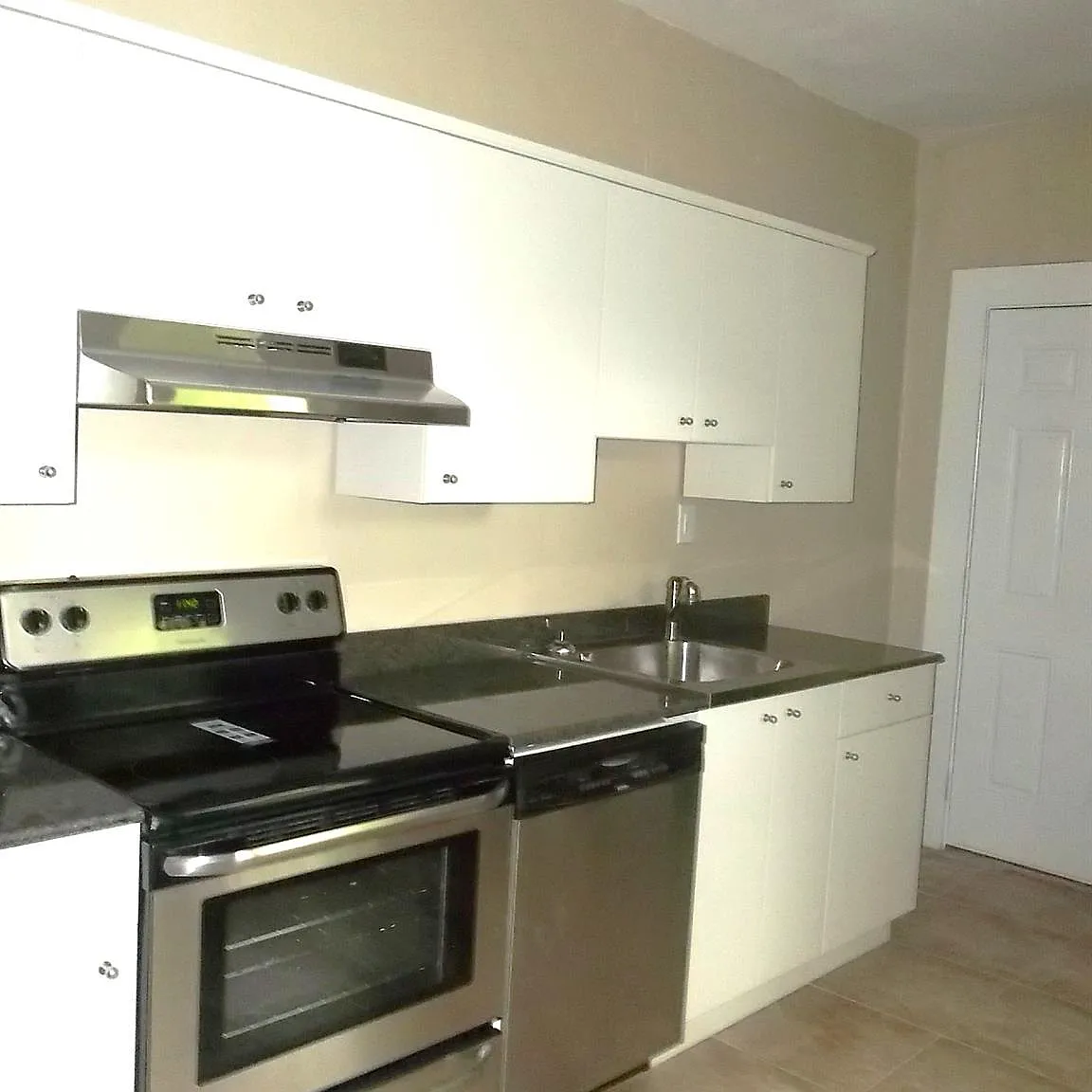 2 bed, 1.0 bath, $1,200 — Photo 2
