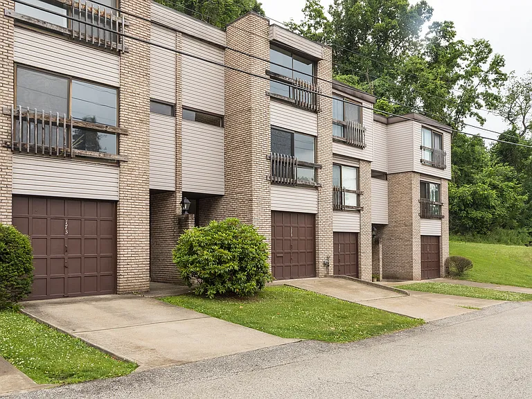 White Oak Village: Townhomes