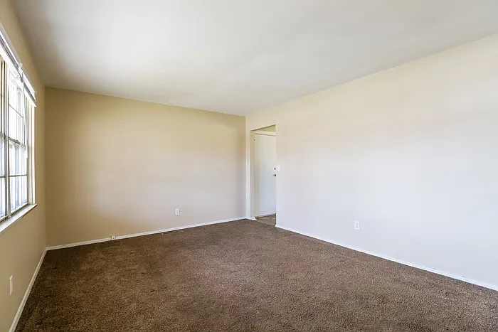 1905 Bluehill Dr — Photo 2