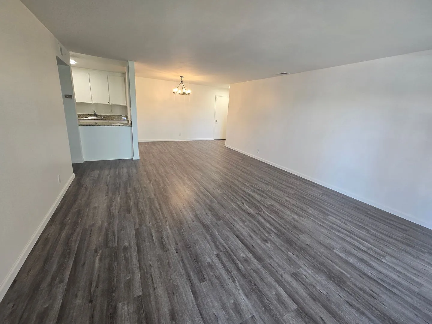 1501 Chapin Av. — Photo 3